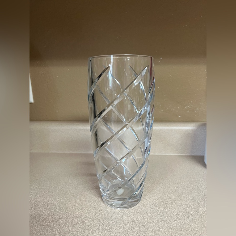 Teleflora 24% Lead Crystal Vase.